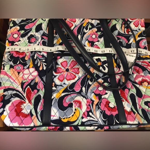 Vera Bradley Mod Paisley Trimmed Vera tote bag. - Picture 9 of 10